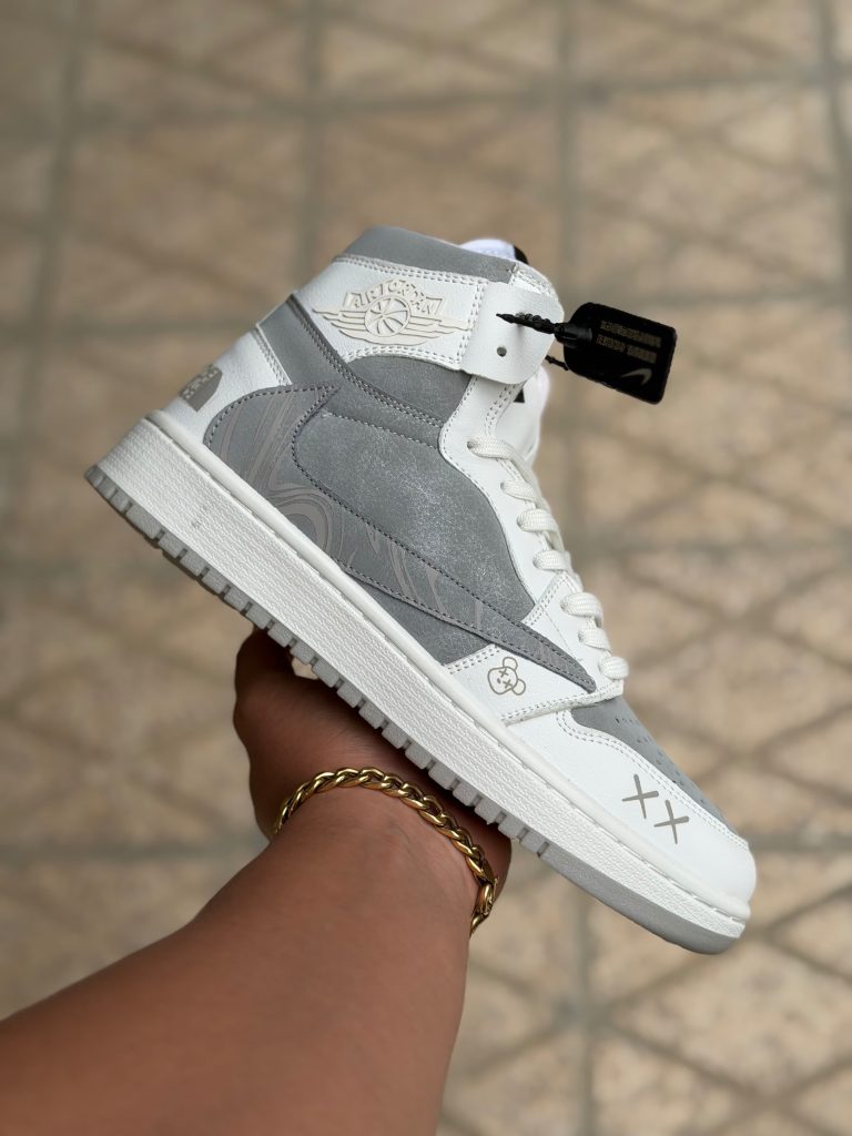 کتونی نایک ترویس اسکات کاز ساقدار سفید طوسی کد 2042