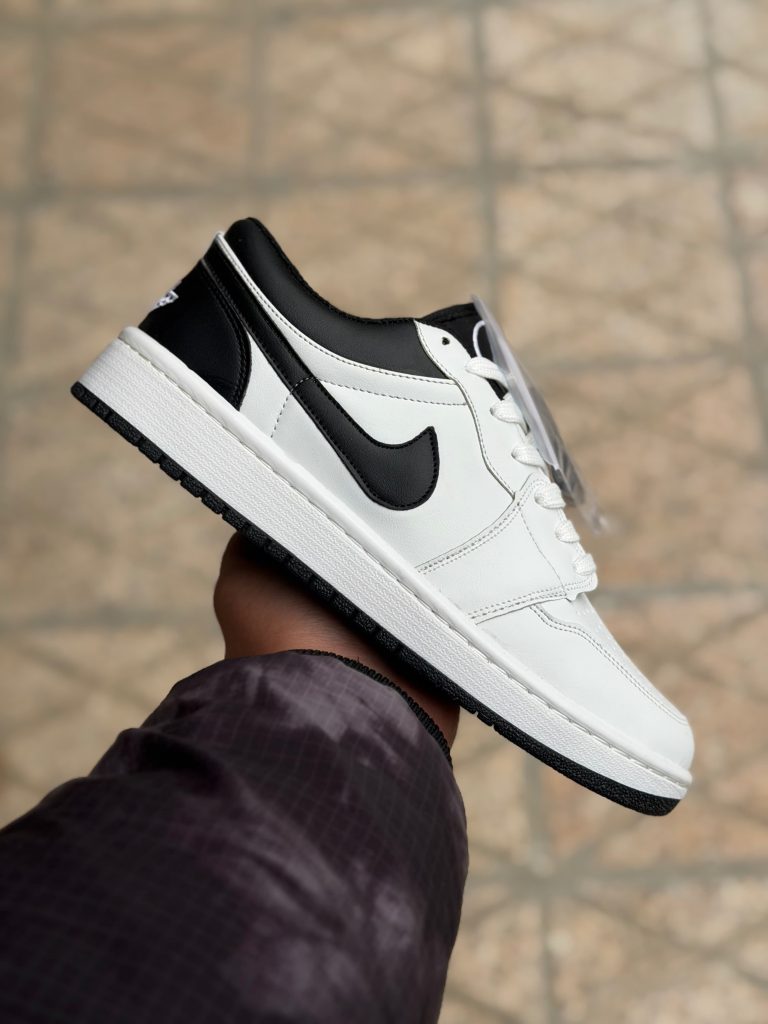 کتونی نایک ایر جردن 1 لو سفید مشکی ( 2183 )