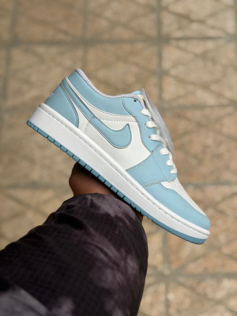 کتونی نایک ایر جردن 1 لو سفید آبی (2184)