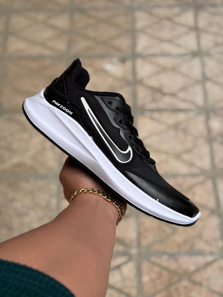 کتونی نایک زوم مشکی سفید ( 2203 )