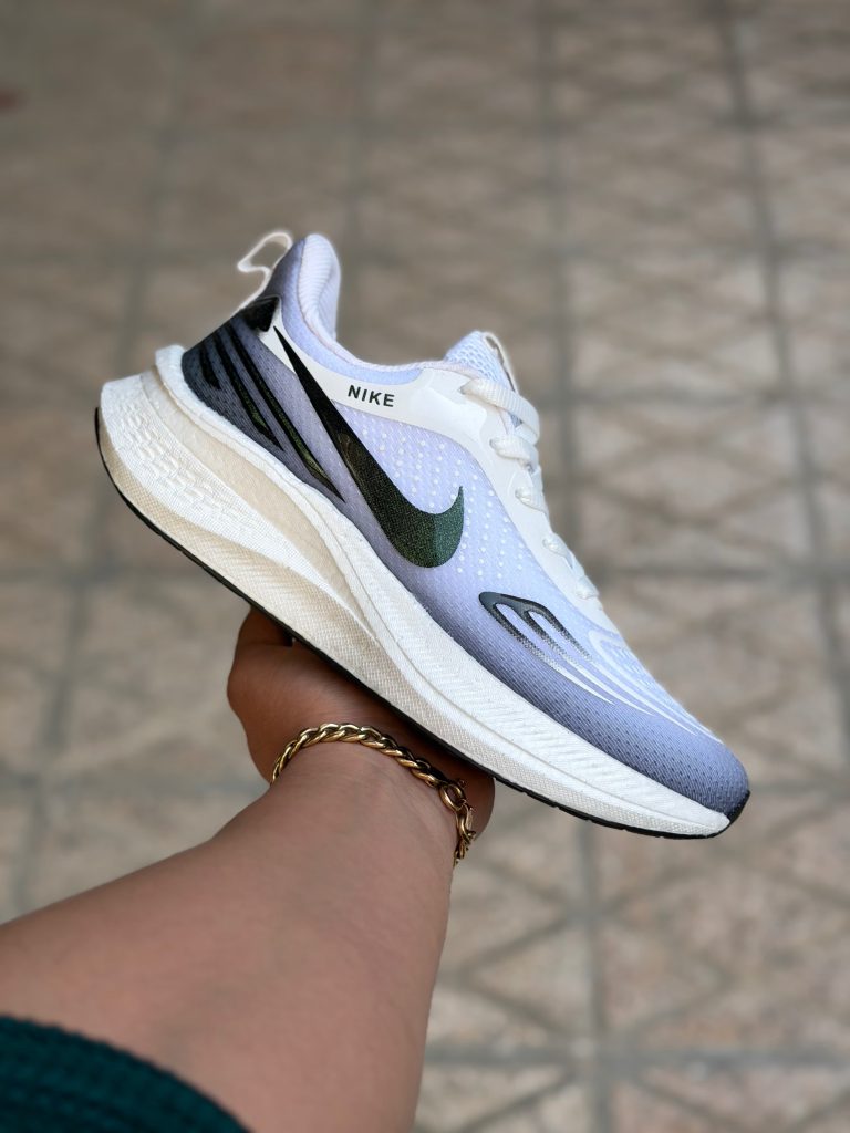 کتونی نایک سفید هفترنگ ( 2207 )