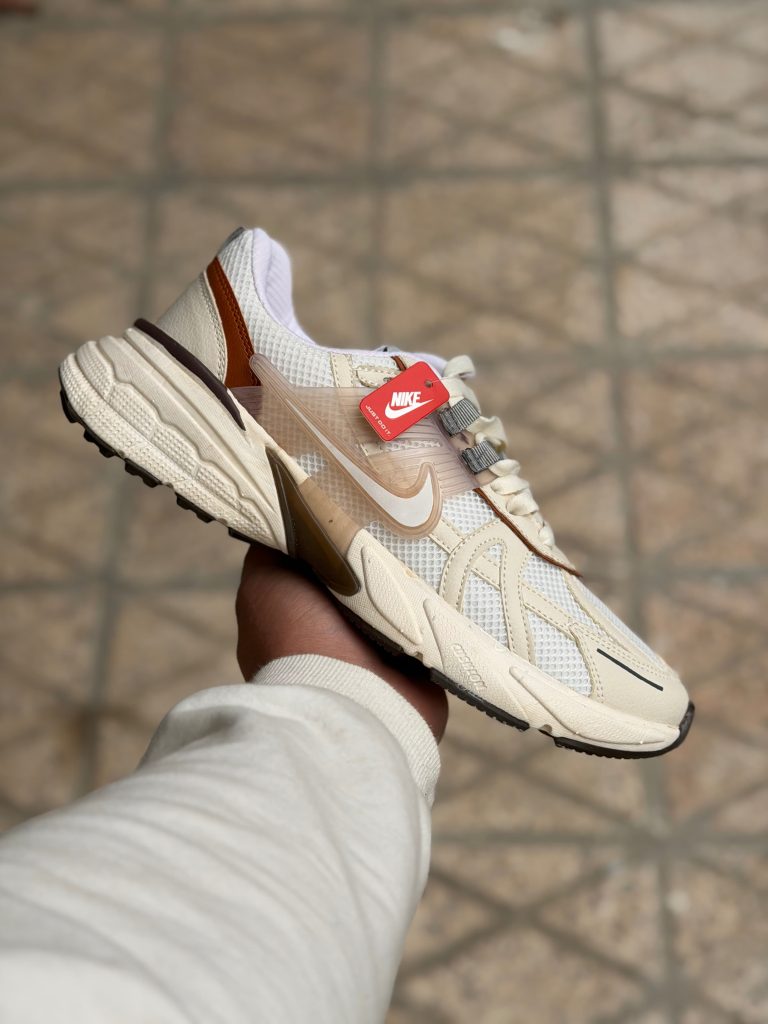 کتونی ورزشی نایک مدل V2K، رنگ کرم، کد 2221